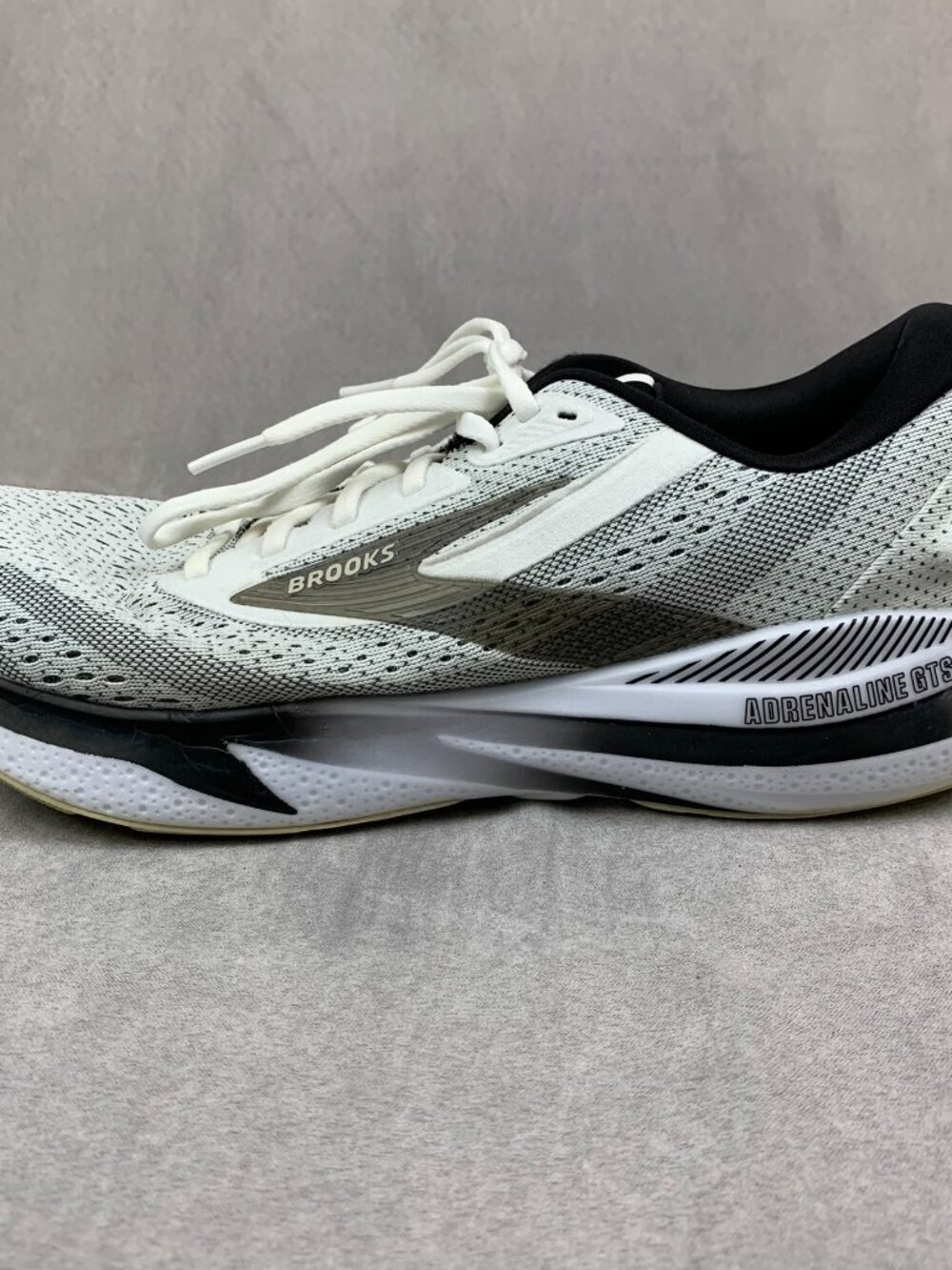 Brooks Mens Shoes 11.5 Wide (2E) White Adrenaline GTS 24 Running 1104372E126